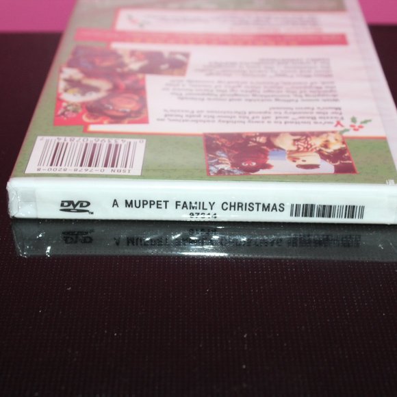 A Muppet Family Christmas DVD - Picture 3 of 3
